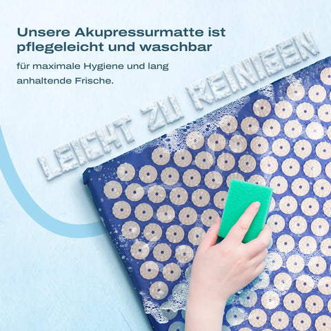 Hochwertige Akupressur-Matte wird gereinigt, fördert gezielte Schmerzlinderung, natürliche Lösung