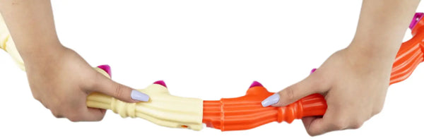 Weighted Hula Hoop Reifen Premium beim Zusammenbauen für effektives Hula Hooping Trainingsbuch
