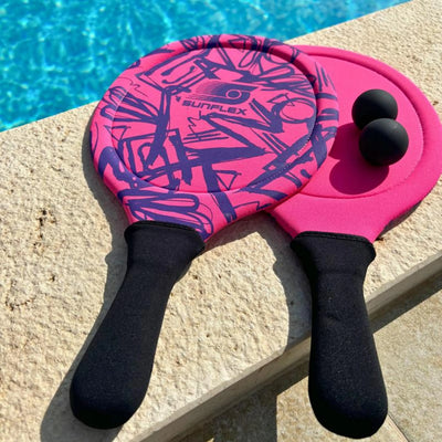 Pinkes Beachball-Set mit sommerlichem Design und wasserfesten Schlägern für tolles Spielen