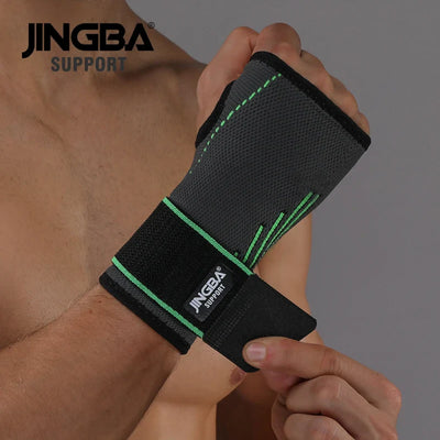 Graue und schwarze Handgelenkbandage mit grünen Akzenten für Fitness und Powerlifting