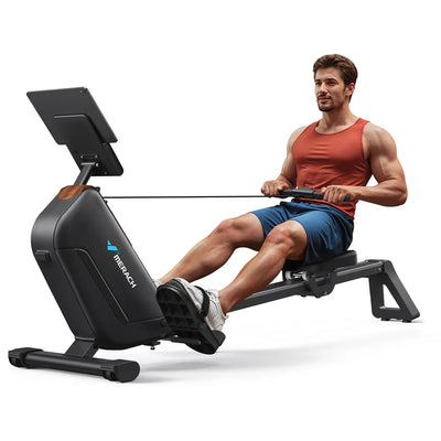 Mann nutzt die klappbare Designer Rudermaschine mit magnetischer 8-stufen Widerstandsregelung