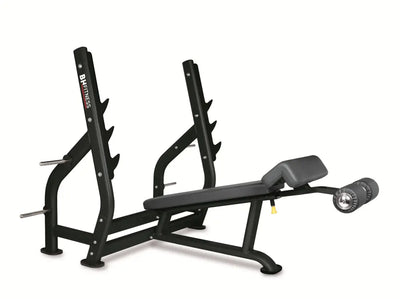 Negativschrägbank überzeugt mit hochintensivem Workout und vollumfänglich Übernommen