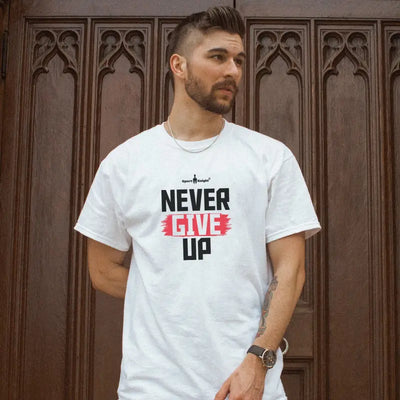 Weiße sport-knight ® logo fitness t-shirt mit Never Give Up Schrift und slim-fit schnitt